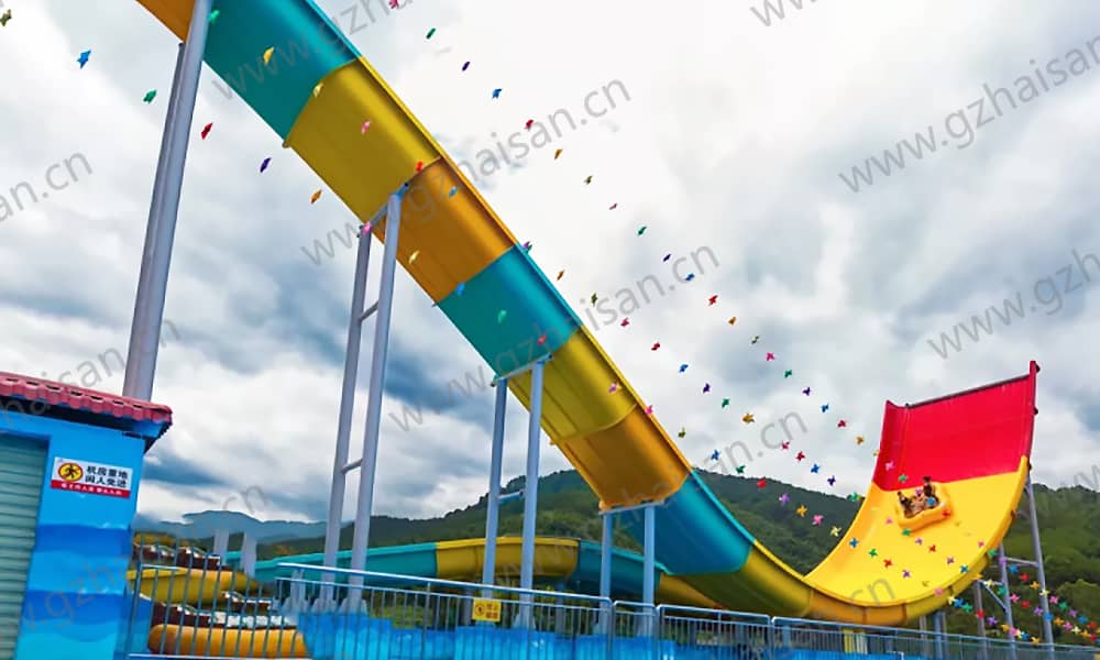 洞庭湖水上乐园冲天回旋滑道 洞庭湖水上乐园冲天回旋滑道