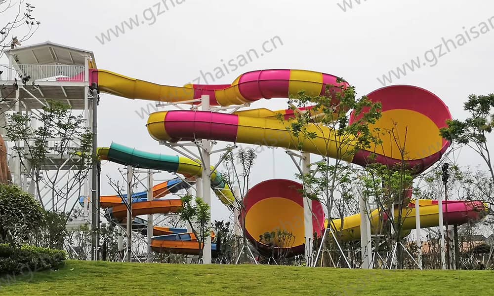 江苏盐城长乐水世界翻江倒海滑道-侧面 江苏盐城长乐水世界翻江倒海滑道-侧面