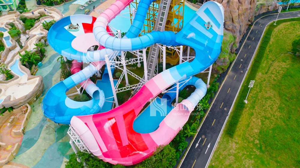 双重风暴，极致竞速——星际盘旋+巨浪翻滚组合引爆水乐园刺激体验